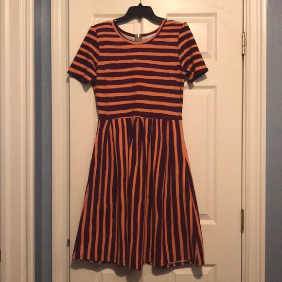 LuLaRoe - Amelia - Picture 1 of 5
